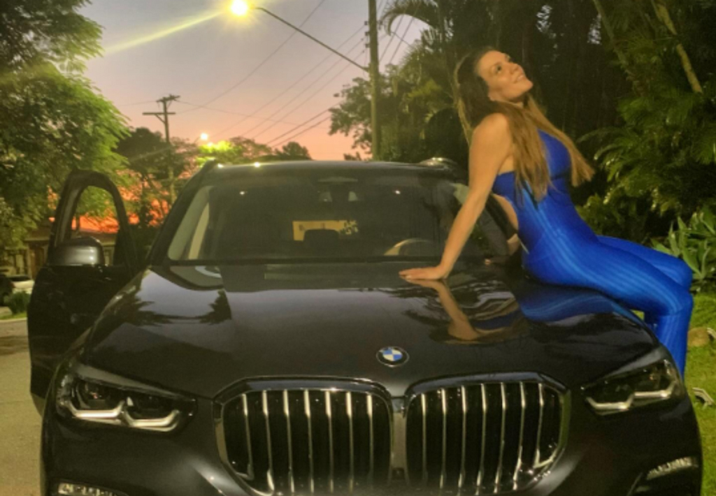 Simony devolve carro de luxo presenteado por ‘admirador secreto’