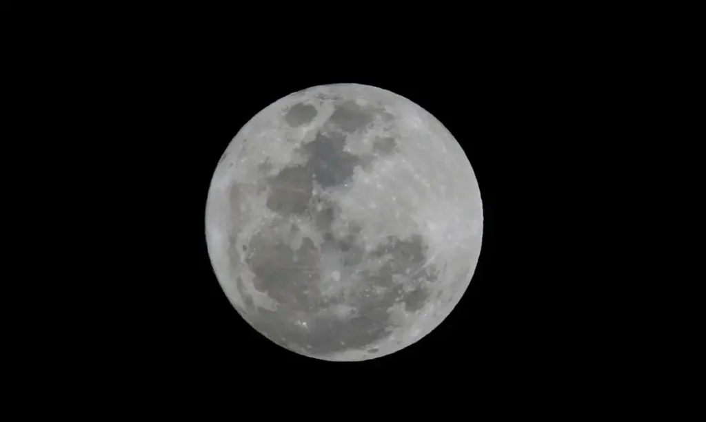 Escola em Fortaleza realiza observação da Lua com telescópios em parceria com a Nasa nesta sexta-feira (20)