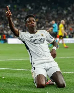 Vini Jr marca, Real Madrid se impõe sobre o Borussia Dortmund e fatura a 15ª Liga dos Campeões