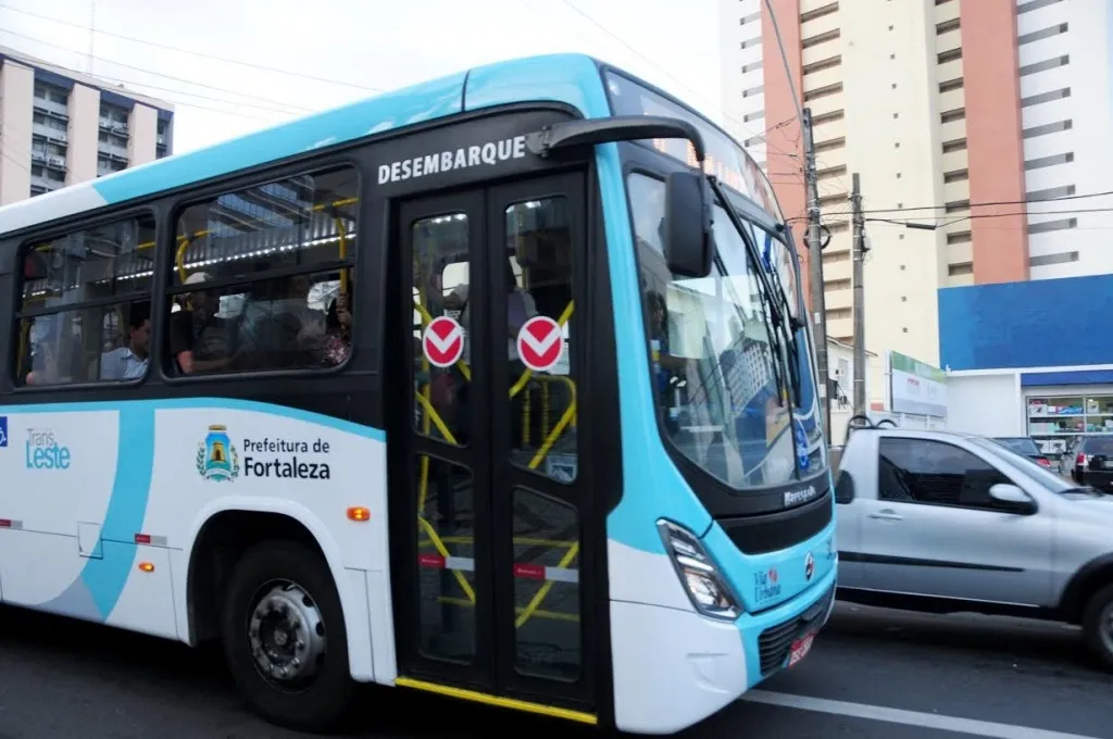 Nova linha de ônibus começa a operar entre Parangaba e Hospital Universitário do Ceará nesta quarta-feira (19)