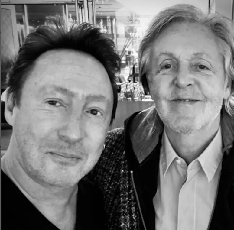 Julian Lennon parabeniza Paul McCartney com música dos Beatles criada para ele e fotos