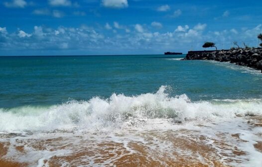 Fortaleza tem 13 praias próprias para banho neste fim de semana