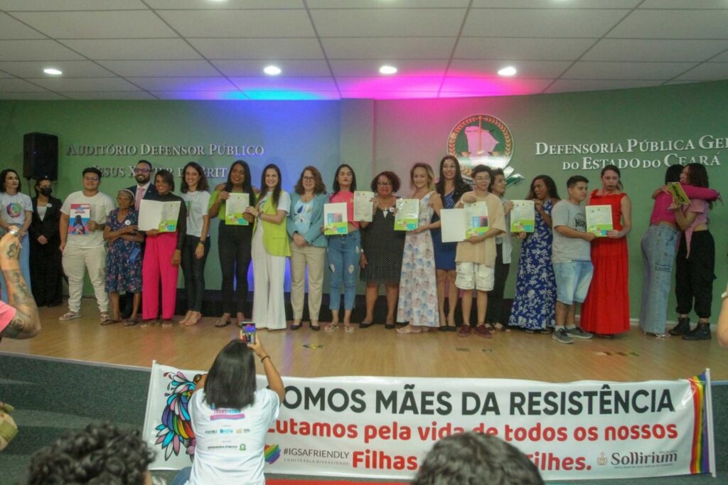 Mutirão Transforma: Defensoria Pública do Ceará entrega 198 certidões de nascimento a pessoas trans e travestis