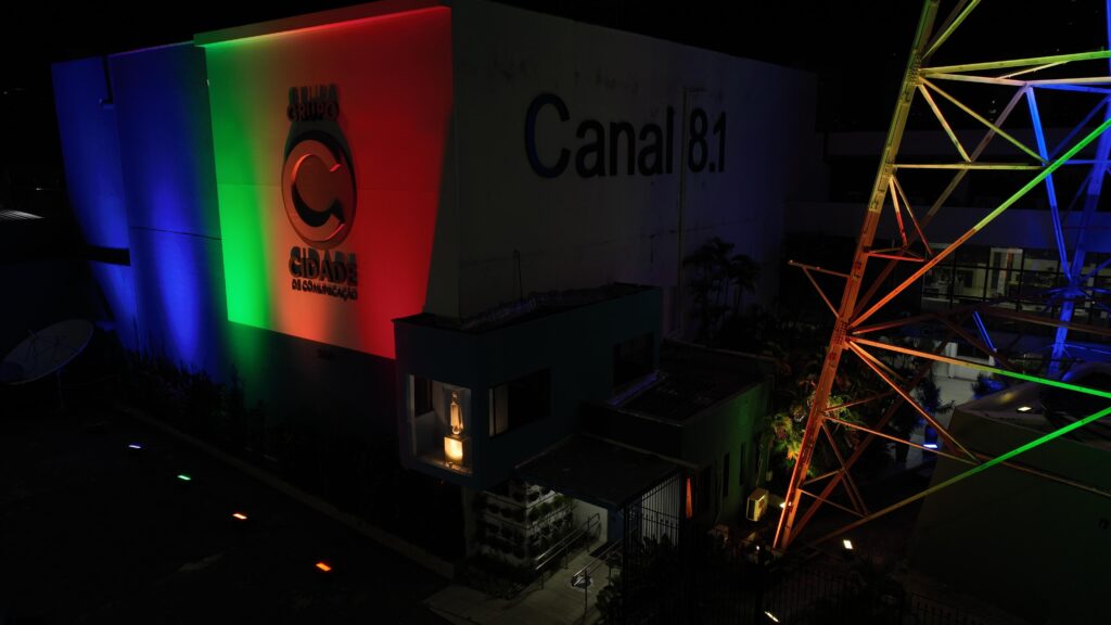 Grupo Cidade ilumina torre com cores do Orgulho LGBTQIAPN+