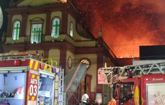 Incêndio no Centro de Fortaleza atingiu salão paroquial da Igreja do Patrocínio