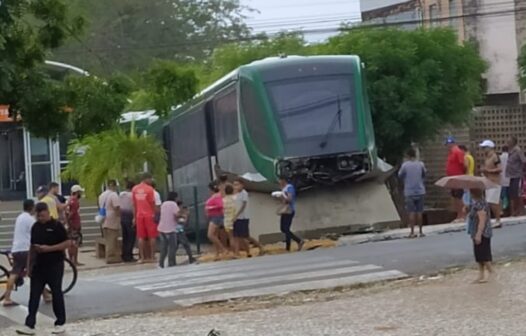 Acidente: VLT rompe estrutura de estação no Crato, no interior do Ceará; quatro passageiros ficam feridos