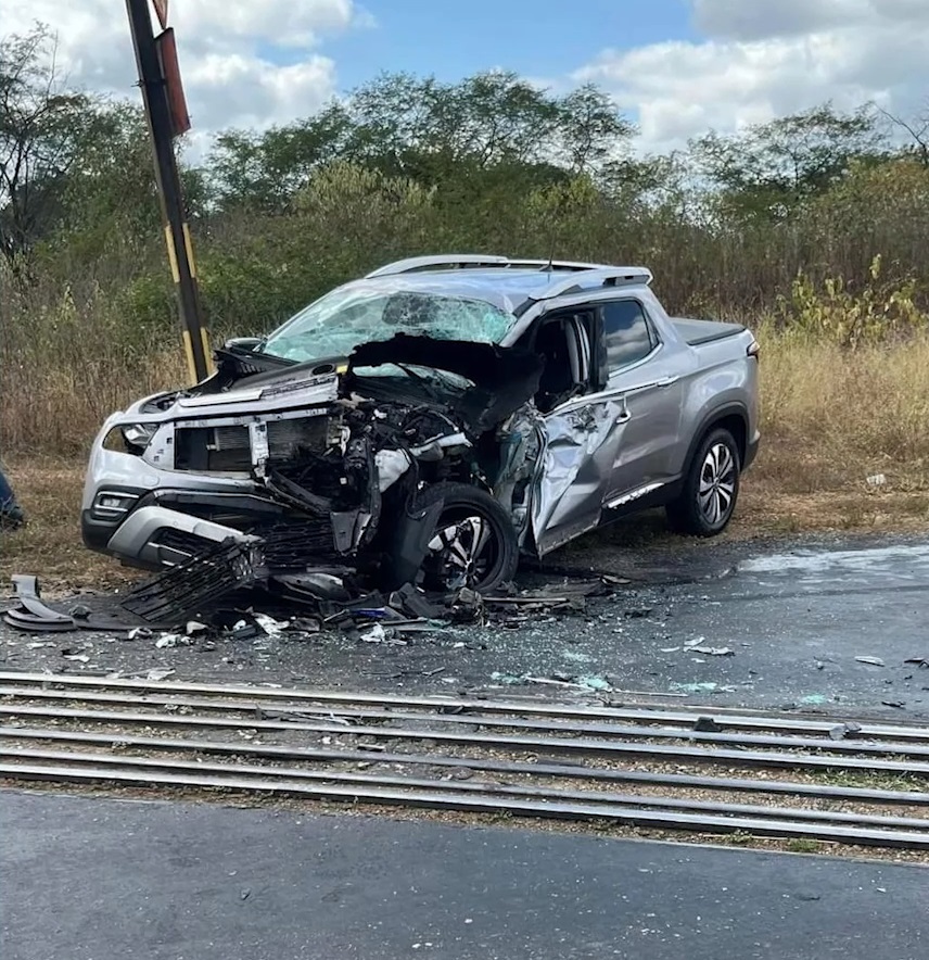 Delegado sobrevive a acidente com trem no interior do Ceará e ganha recepção calorosa de colegas