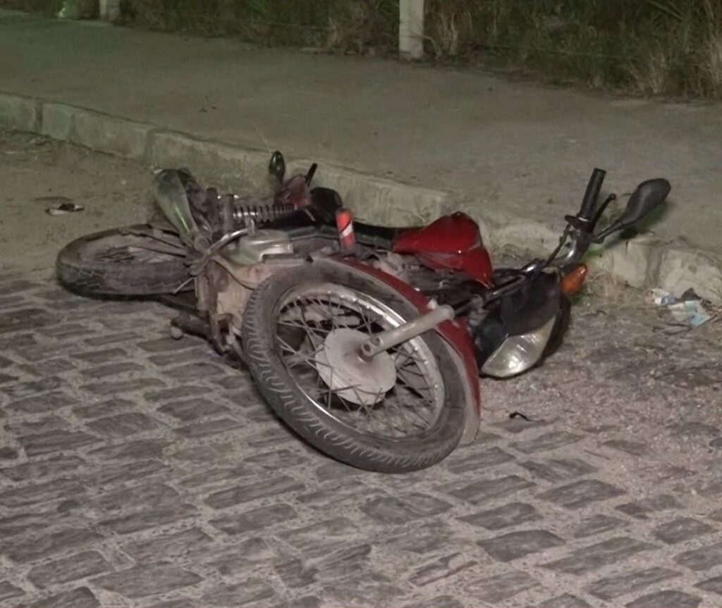 Motociclista é morto a tiros após ser perseguido por homens em um carro