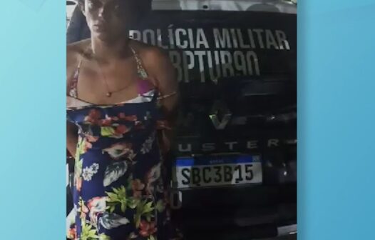 Mulher é denunciada por fazer atos libidinosos na rua e é presa por ter mandado de prisão por roubo