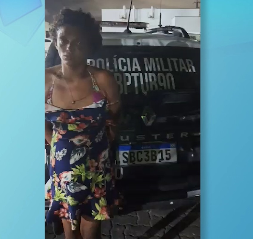 Mulher é denunciada por fazer atos libidinosos na rua e é presa por ter mandado de prisão por roubo