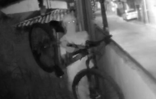 Ladrão de bicicletas volta a agir em bairro de Fortaleza e furta mais duas bikes