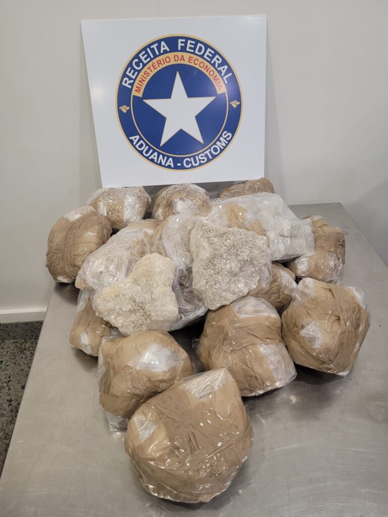 Receita apreende 17kg de matéria prima de Ecstasy e prende casal no Aeroporto de Fortaleza