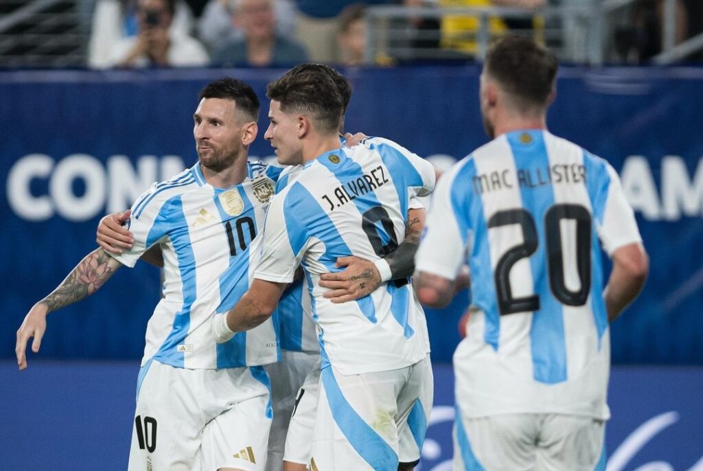 Argentina vence Canadá e pegará ganhador de Uruguai x Colômbia na final