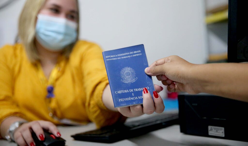 Sine Municipal oferece 1.699 vagas de trabalho em Fortaleza com prioridade para PcD e mulheres vítimas de violência doméstica