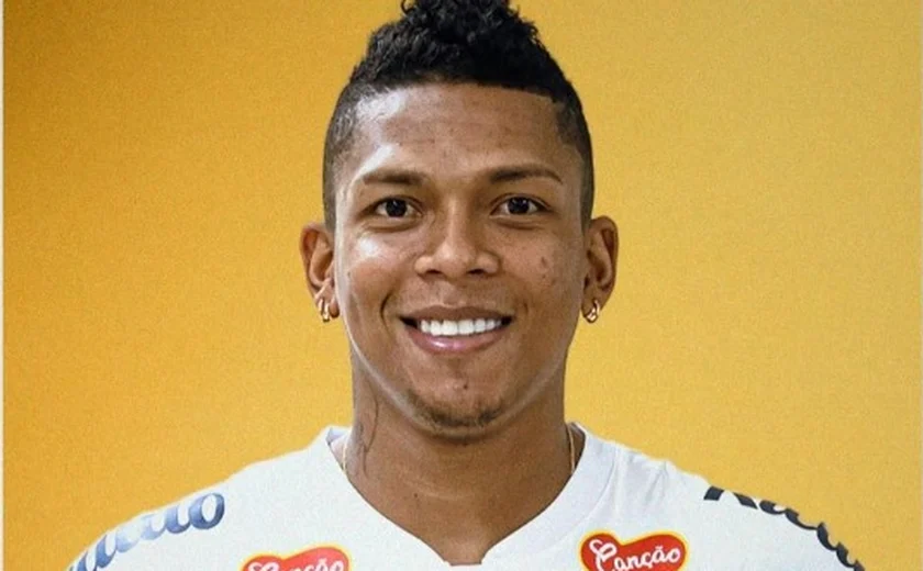 Santos oficializa a contratação do atacante equatoriano Billy Arce até 2025