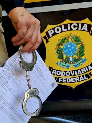 Foragido condenado por roubo é capturado pela PRF durante ronda na BR-116 em Fortaleza