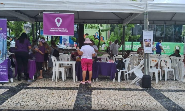 Projeto RIMA realiza feira de empreendedoras com serviços gratuitos à Praça José de Alencar em Fortaleza