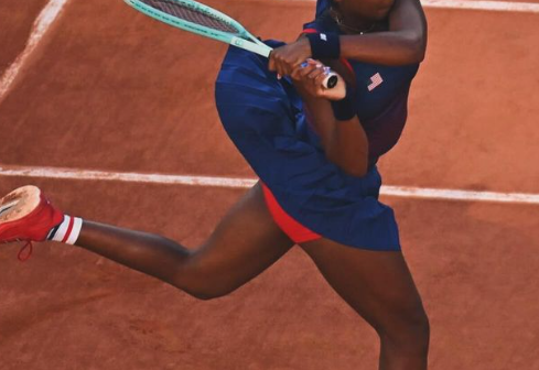 Número 2 do mundo, Coco Gauff chora após discutir com juiz e é eliminada nas oitavas do tênis