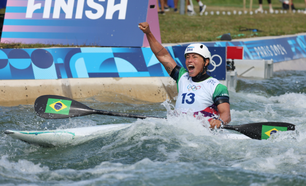 Ana Sátila é a quinta na semifinal e disputa medalha no C1 da canoagem slalom