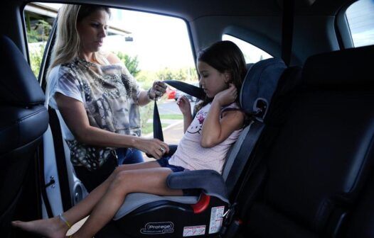 Uso de cadeirinha, assento de elevação ou bebê conforto é lei e garante mais segurança