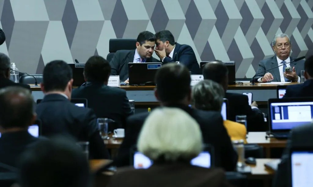 CCJ do Senado adia votação da PEC da autonomia financeira do BC