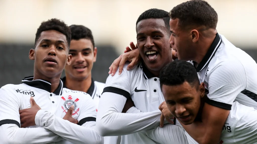 Corinthians pedirá que árbitro de polêmicas contra Juventude não apite mais jogos do time