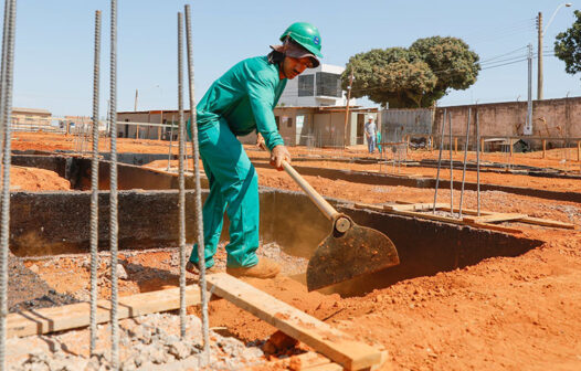 Com alta na mão de obra e queda nos materiais, preços da construção variam 0,56% em junho