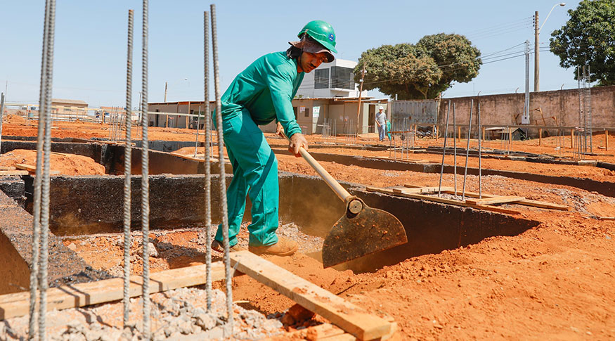 Com alta na mão de obra e queda nos materiais, preços da construção variam 0,56% em junho