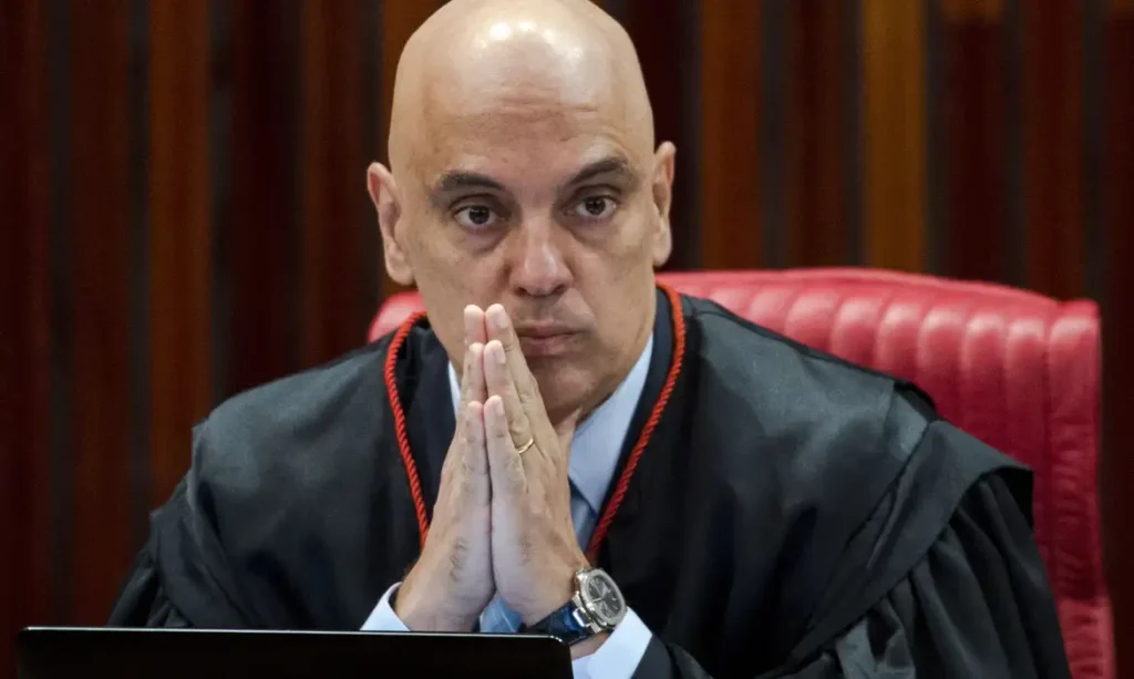 Abin Paralela: Moraes retira sigilo de áudio de conversa de Bolsonaro