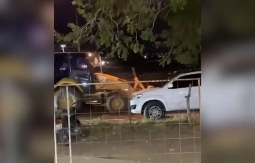 Homem que destruiu carros com retroescavadeira tem prisão preventiva decretada