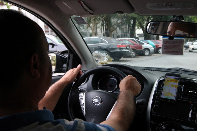 Pesquisa aponta quanto ganham em média os motoristas por aplicativo em Fortaleza