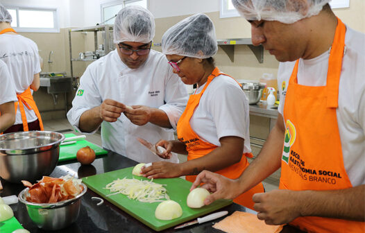 Escola de Gastronomia Social oferece 160 vagas para cursos gratuitos em julho; inscrições começam nesta terça-feira (2)