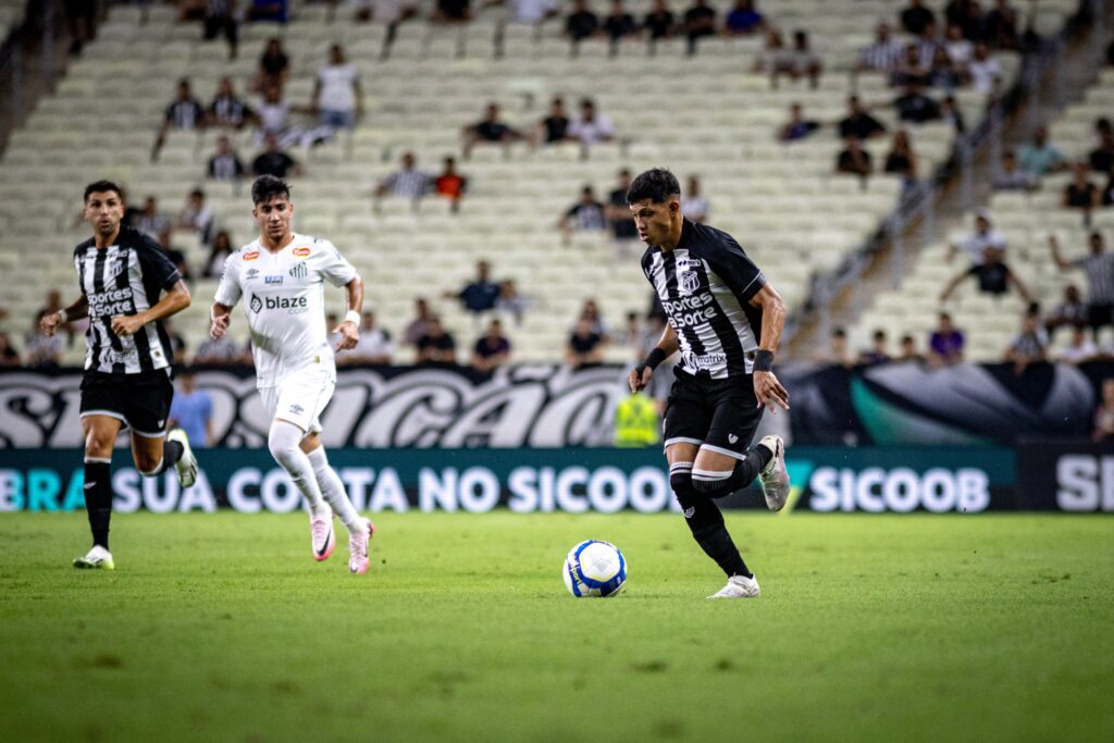 Ceará perde para o Santos por 1 a 0 no jogo de estreia do técnico Léo Condé