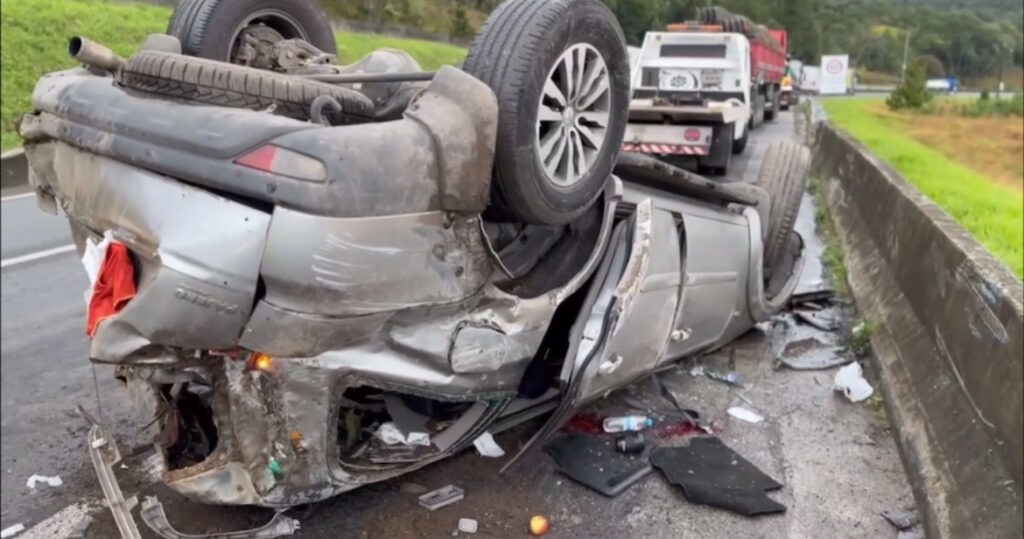 Capitão do tetra, Dunga sofre arranhões, mas passa bem e tem alta após capotar o carro