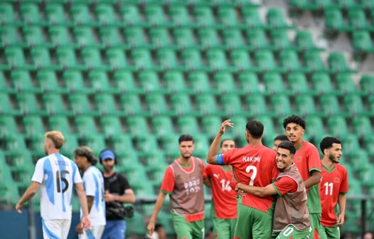 Jogo de futebol é retomado após interrupção de 1h30 e Marrocos vence Argentina na Olimpíada