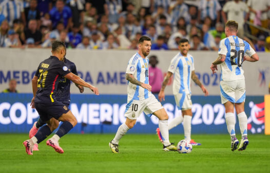 Messi falha, Martínez brilha, Argentina bate Equador nos pênaltis e vai à semifinal