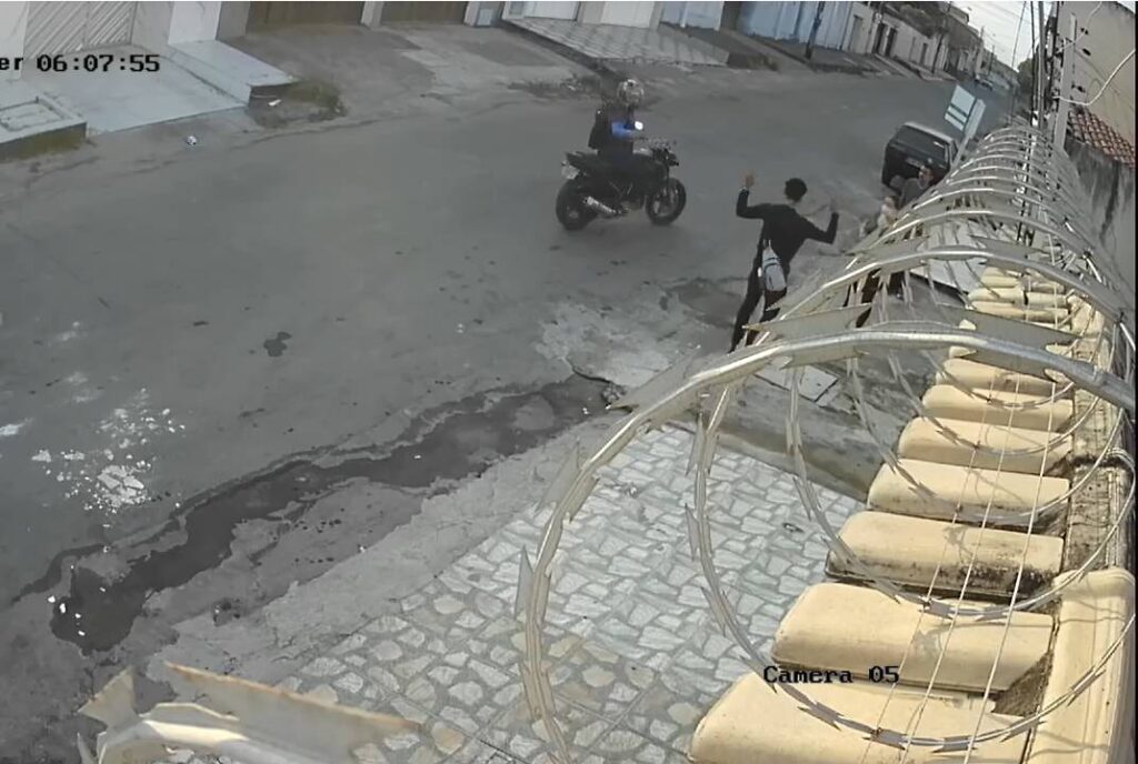 Assaltos diários em paradas de ônibus amedrontam moradores do bairro Jardim Cearense