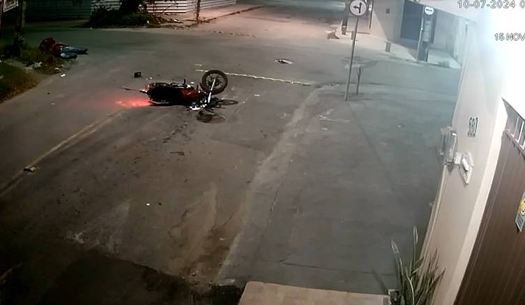 Motorista invade a preferencial e atinge motocicleta de entregador em Fortaleza