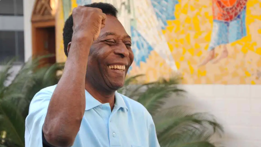 Lula sanciona lei que institui o Dia do Rei Pelé, celebrado na data do milésimo gol