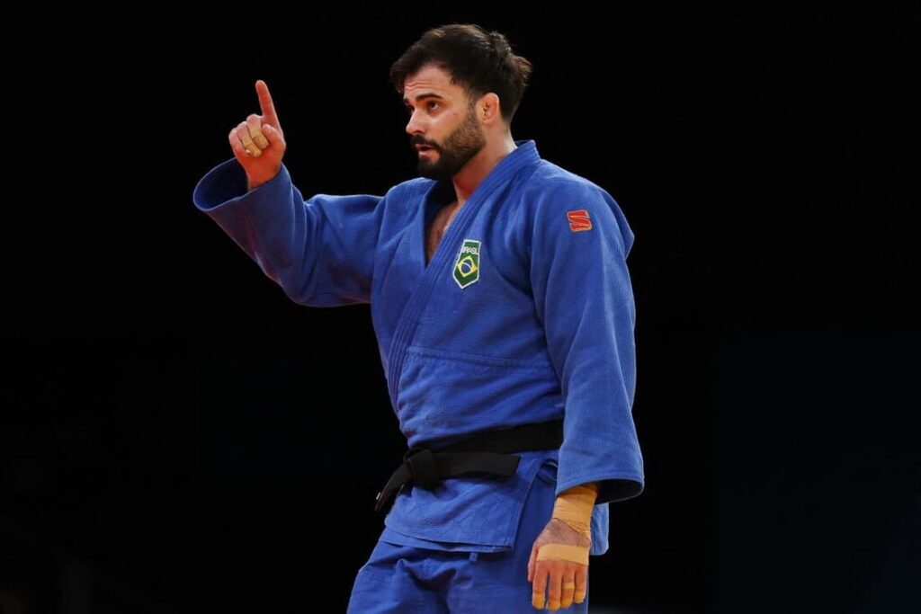 Rafael Macedo perde bronze por decisão polêmica e judô termina dia sem medalha na Olimpíada