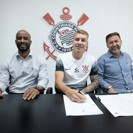 Corinthians oficializa a contratação do volante Charles por quatro temporadas