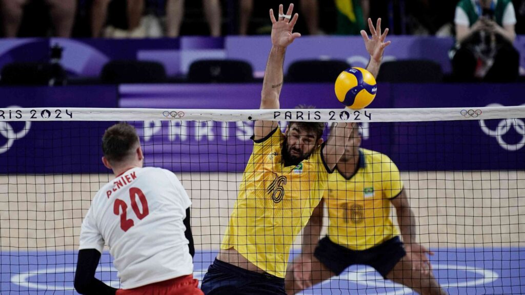 Brasileiros lamentam derrota para Polônia no vôlei, mas confiam na vaga em ‘final contra Egito’