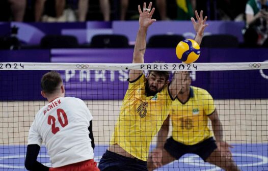 Brasileiros lamentam derrota para Polônia no vôlei, mas confiam na vaga em ‘final contra Egito’