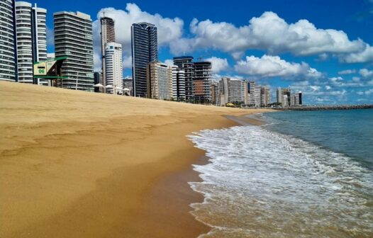 Fortaleza tem 16 praias próprias para banho neste fim de semana; confira a lista