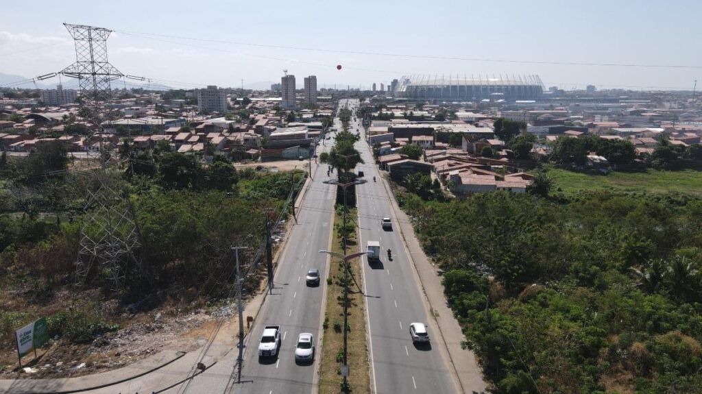 Av. Paulino Rocha tem limite de velocidade reduzido para 50 km/h e receberá novo asfalto e semáforos