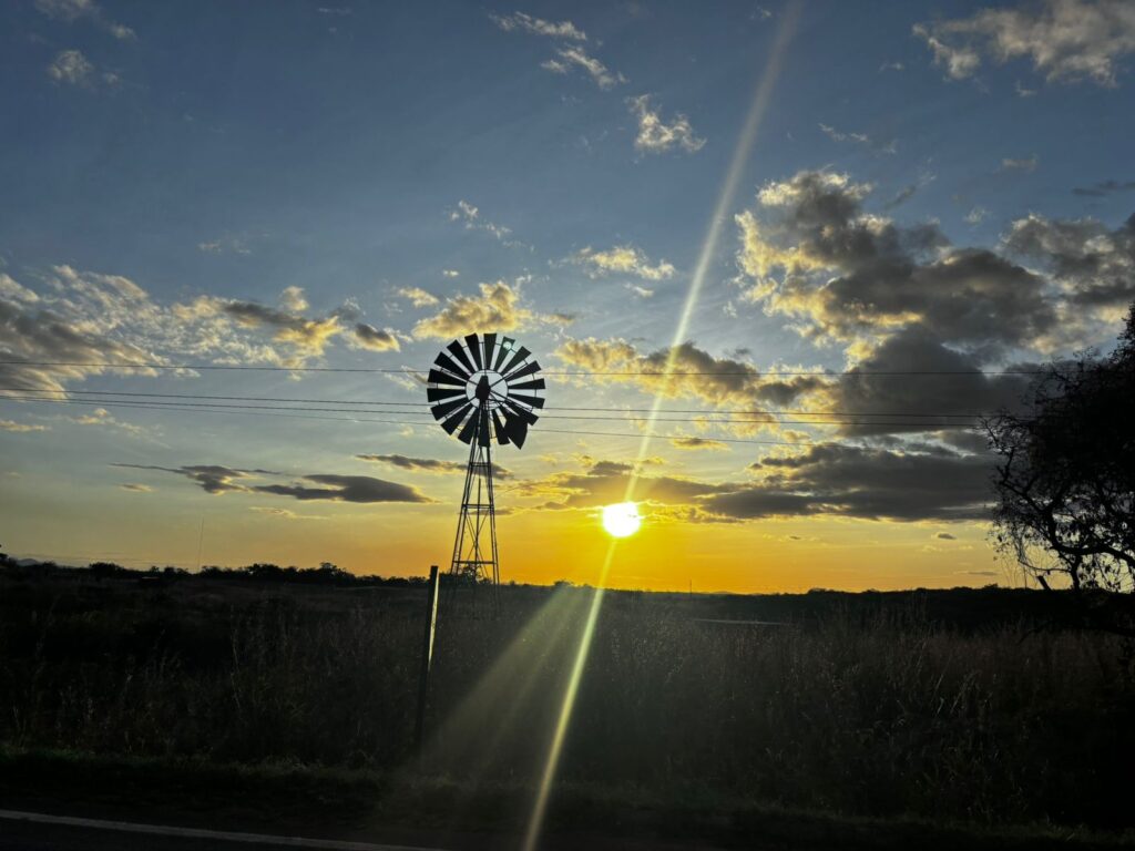 Ceará terá ventos de até 50 km/h e máximas de 35ºC até quarta-feira (17), diz Funceme