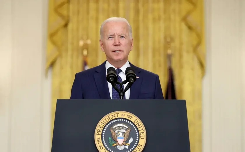 Joe Biden se solidariza com Donald Trump e repudia violência após ataque em comício