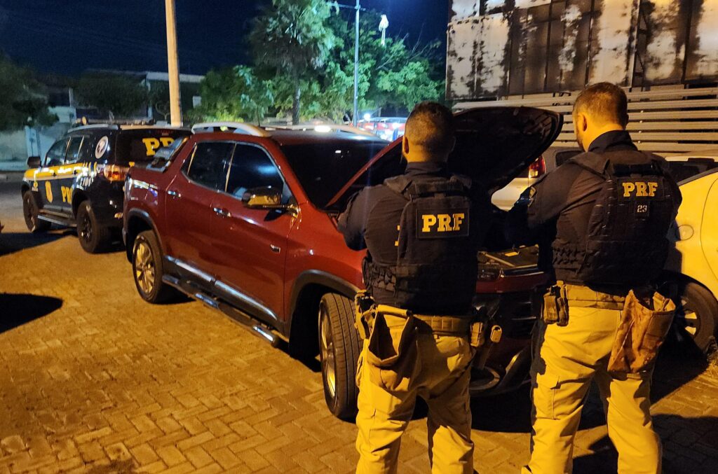 Caminhonete clonada e roubada em Fortaleza é recuperada pela PRF em Guaiúba