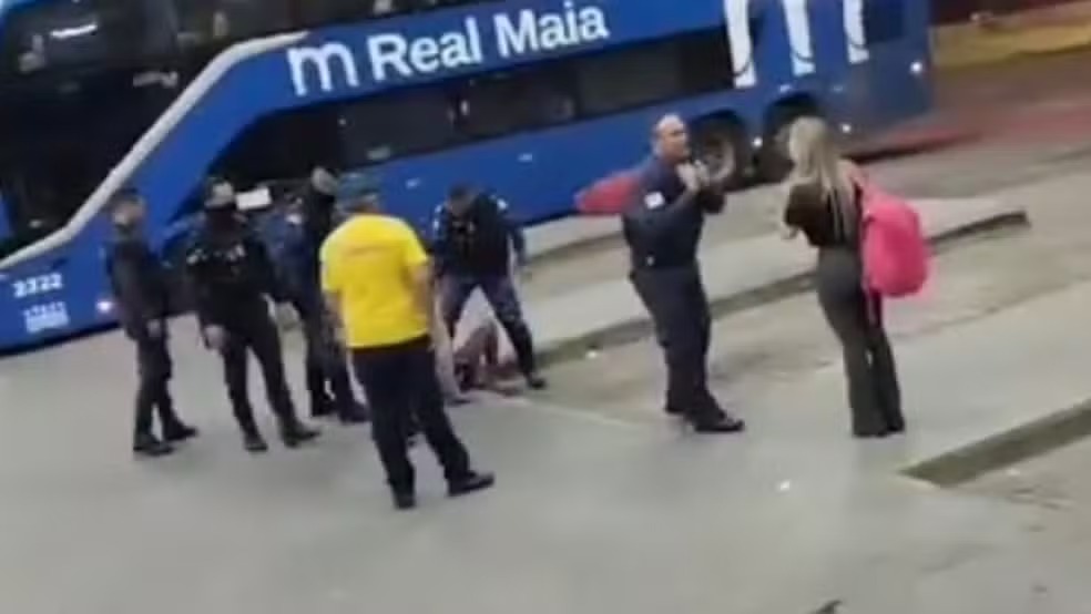 Homem é agredido com tapas e chutes por guardas municipais no Ceará; vídeo