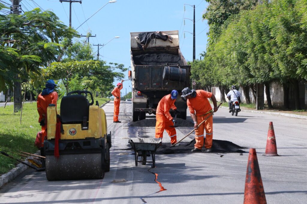 Operação Asfalto: 975 vias de Fortaleza recebem serviços de recapeamento e recuperação